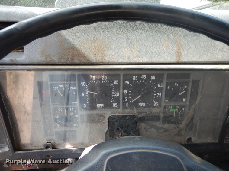 image for item GR9722 1993 International 4700  vacuum truck