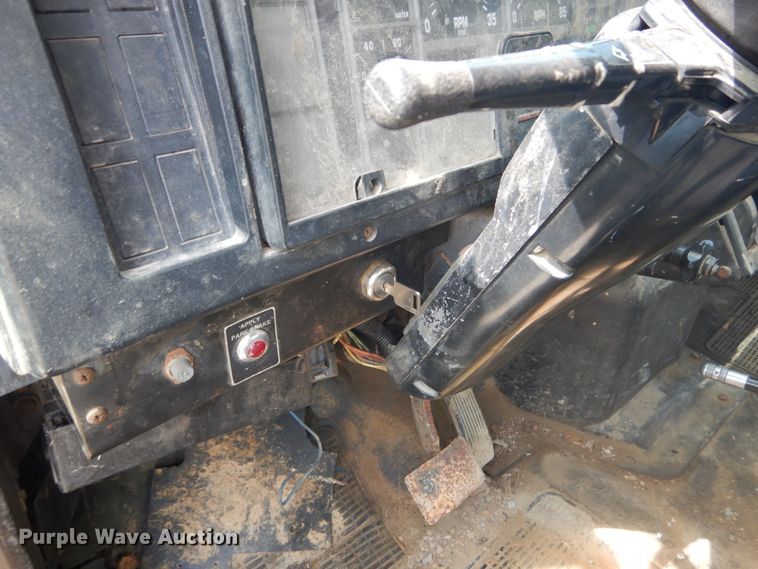 image for item GR9722 1993 International 4700  vacuum truck