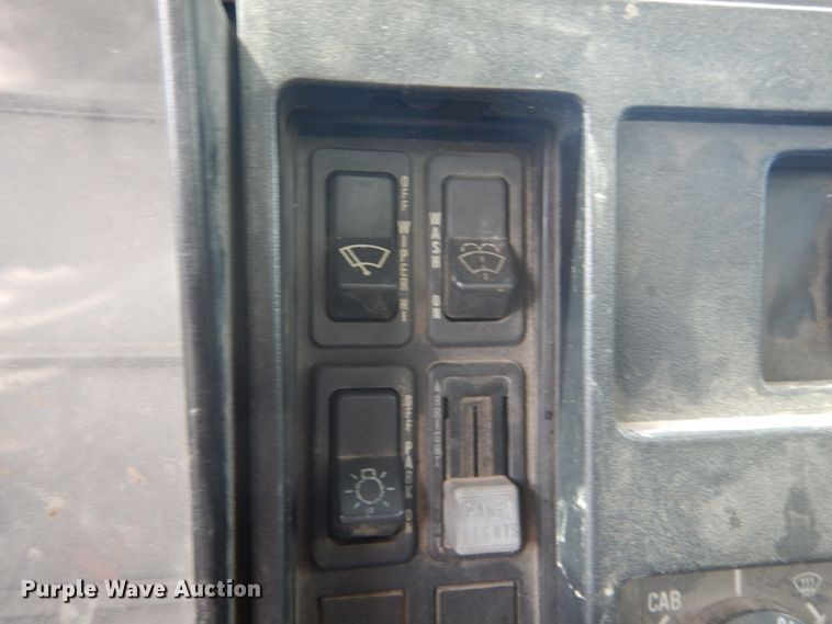 image for item GR9722 1993 International 4700  vacuum truck