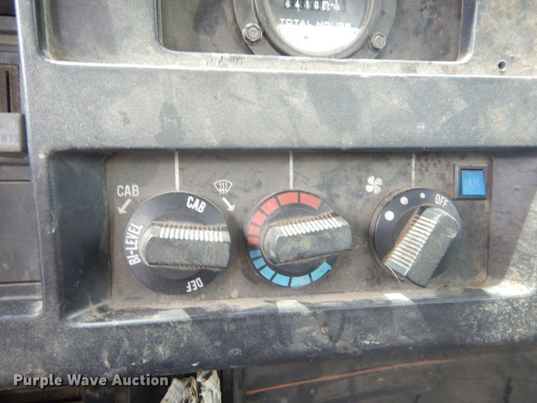 image for item GR9722 1993 International 4700  vacuum truck