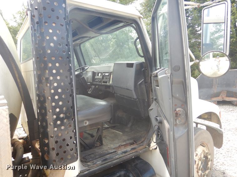 image for item GR9722 1993 International 4700  vacuum truck