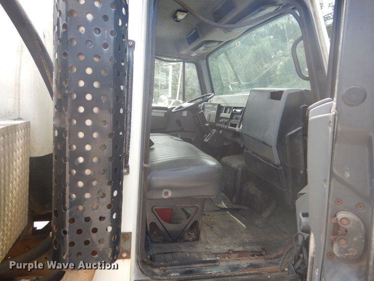 image for item GR9722 1993 International 4700  vacuum truck