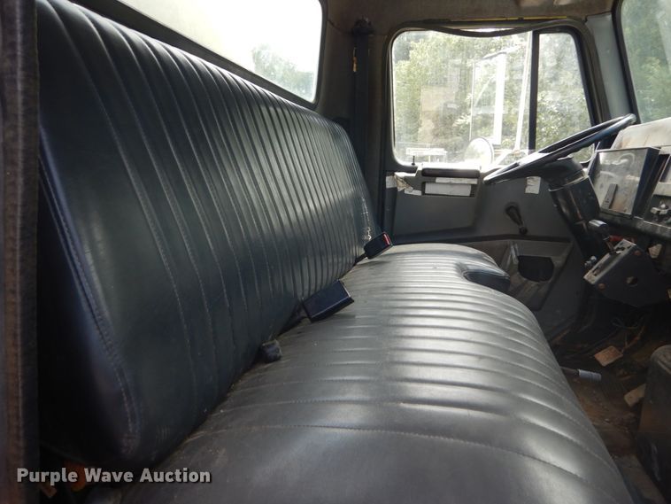 image for item GR9722 1993 International 4700  vacuum truck