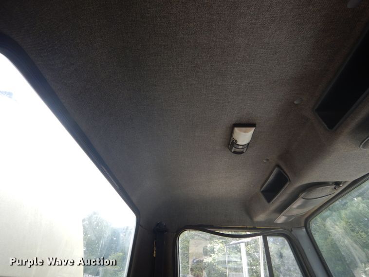 image for item GR9722 1993 International 4700  vacuum truck