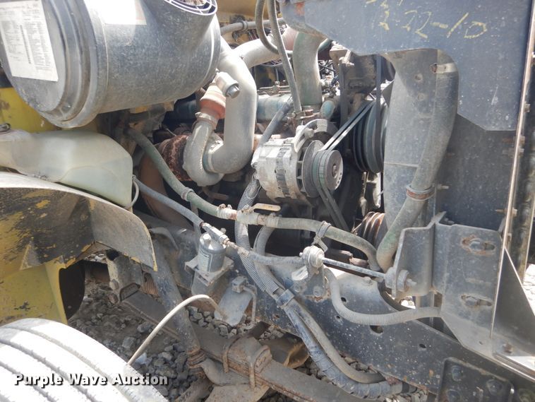 image for item GR9722 1993 International 4700  vacuum truck