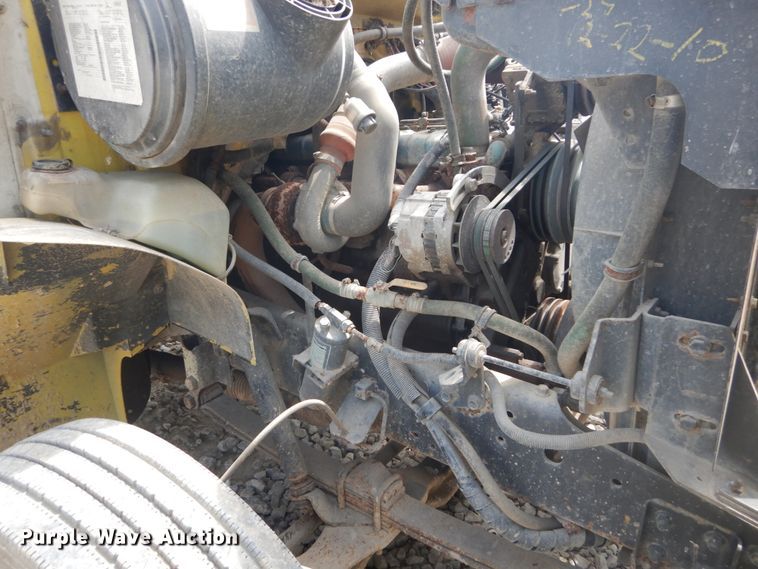 image for item GR9722 1993 International 4700  vacuum truck