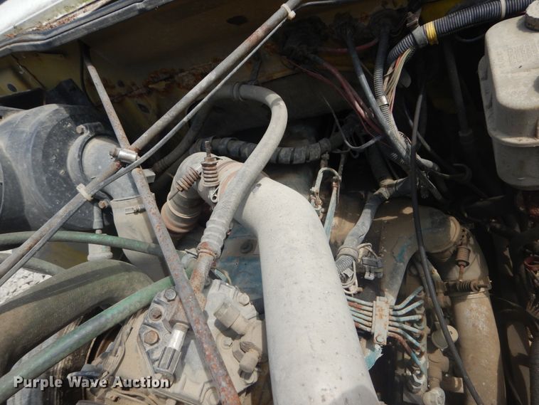 image for item GR9722 1993 International 4700  vacuum truck