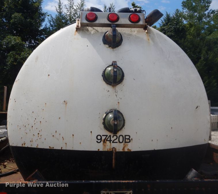 image for item GR9722 1993 International 4700  vacuum truck