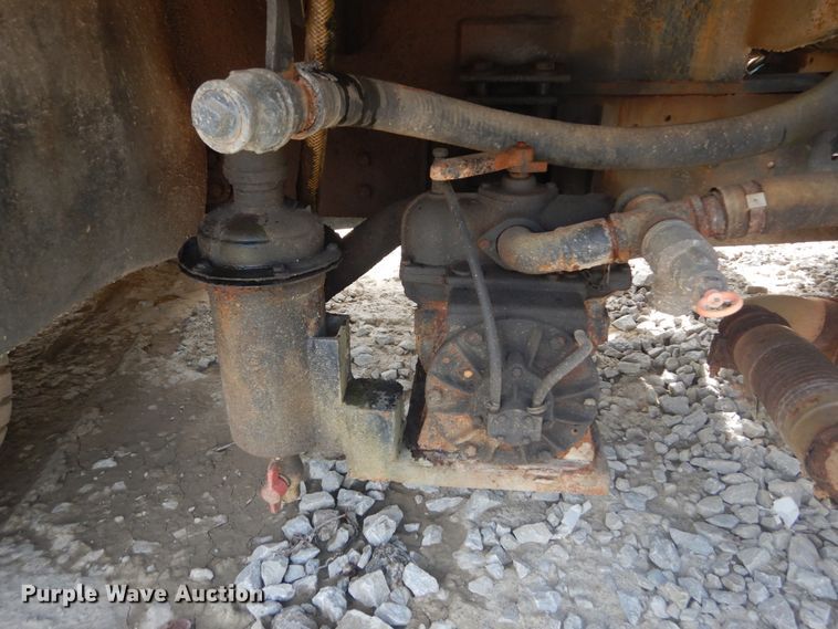 image for item GR9722 1993 International 4700  vacuum truck