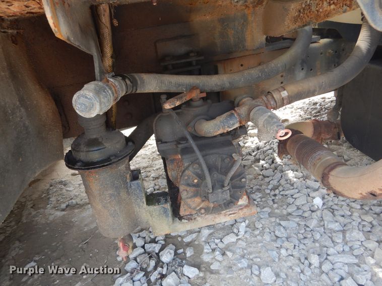 image for item GR9722 1993 International 4700  vacuum truck
