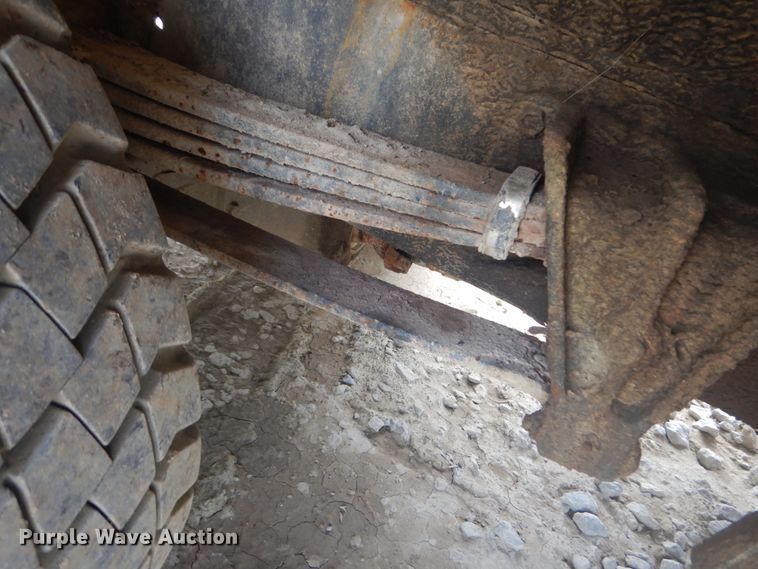 image for item GR9722 1993 International 4700  vacuum truck