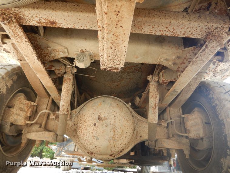 image for item GR9722 1993 International 4700  vacuum truck