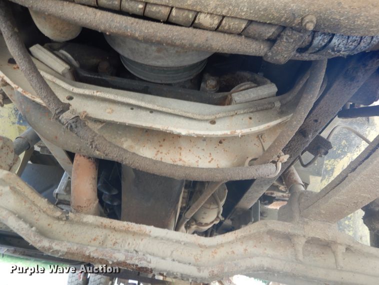 image for item GR9722 1993 International 4700  vacuum truck