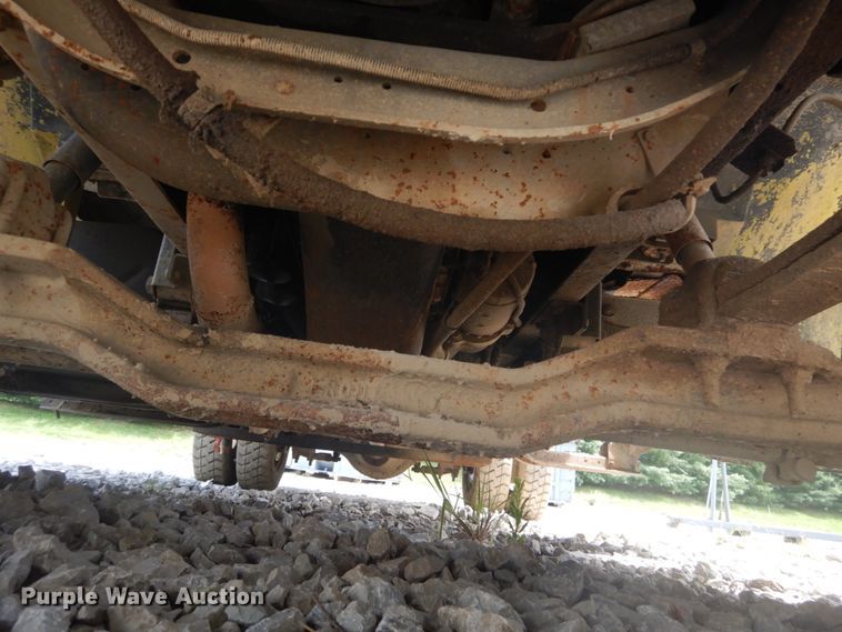 image for item GR9722 1993 International 4700  vacuum truck