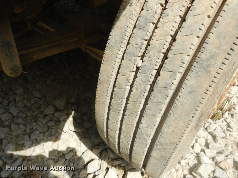 image for item GR9722 1993 International 4700  vacuum truck