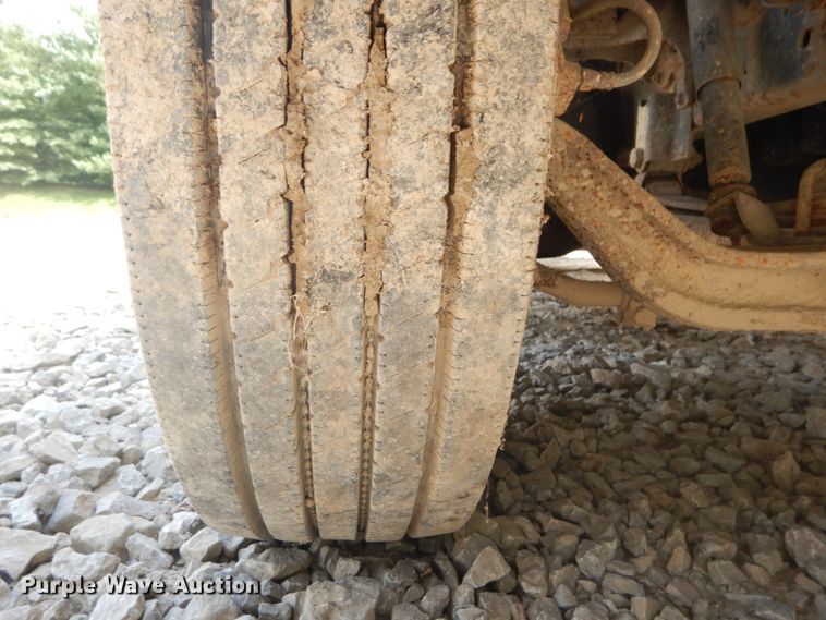 image for item GR9722 1993 International 4700  vacuum truck