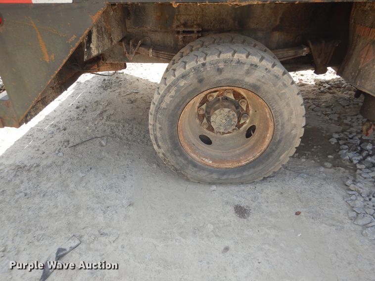 image for item GR9722 1993 International 4700  vacuum truck