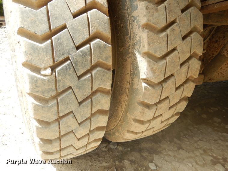 image for item GR9722 1993 International 4700  vacuum truck