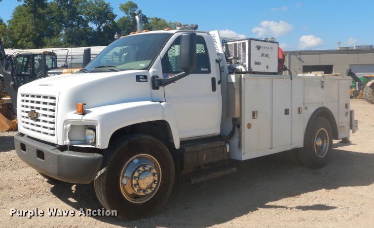 image for item GR9746 2005 Chevrolet C7500  service truck with crane