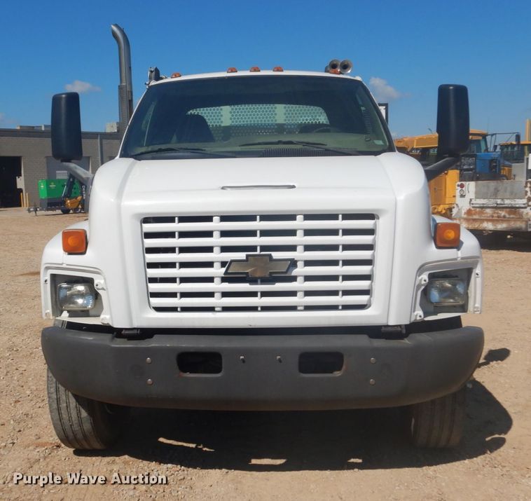 image for item GR9746 2005 Chevrolet C7500  service truck with crane