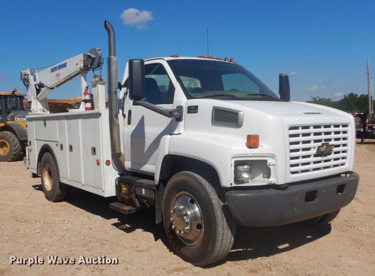 image for item GR9746 2005 Chevrolet C7500  service truck with crane