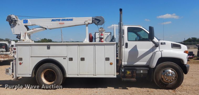 image for item GR9746 2005 Chevrolet C7500  service truck with crane