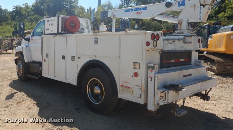 image for item GR9746 2005 Chevrolet C7500  service truck with crane