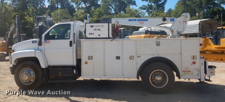image for item GR9746 2005 Chevrolet C7500  service truck with crane