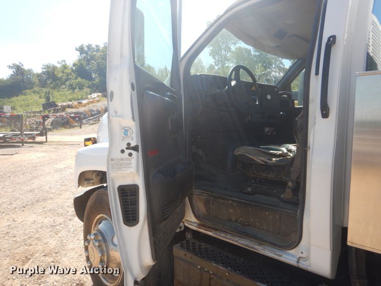 image for item GR9746 2005 Chevrolet C7500  service truck with crane