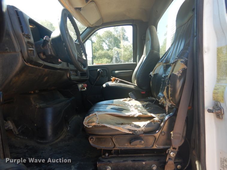 image for item GR9746 2005 Chevrolet C7500  service truck with crane