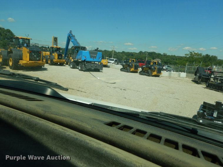 image for item GR9746 2005 Chevrolet C7500  service truck with crane