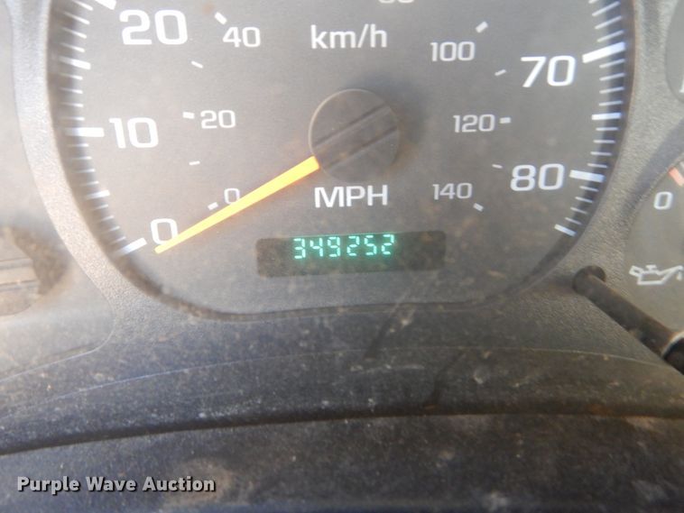 image for item GR9746 2005 Chevrolet C7500  service truck with crane