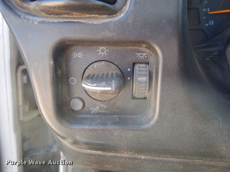 image for item GR9746 2005 Chevrolet C7500  service truck with crane