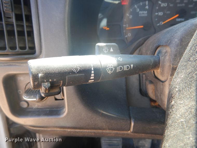 image for item GR9746 2005 Chevrolet C7500  service truck with crane