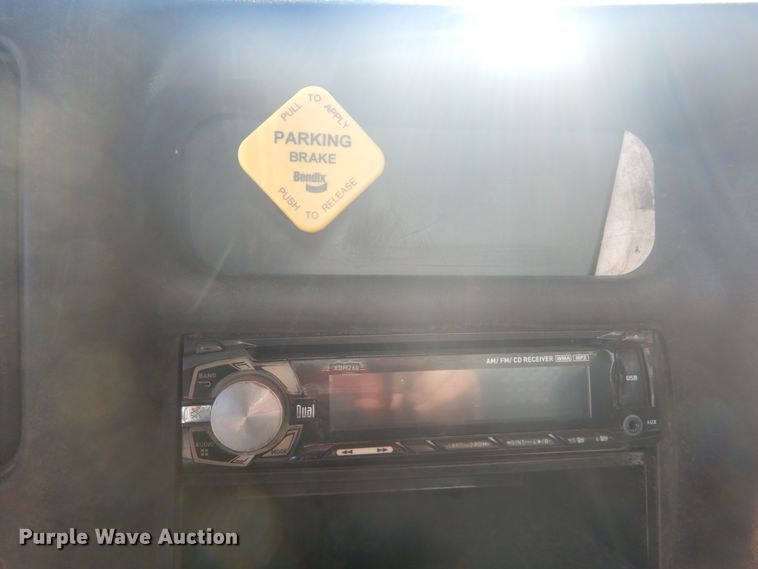 image for item GR9746 2005 Chevrolet C7500  service truck with crane