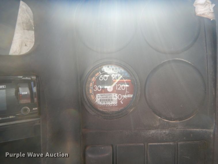 image for item GR9746 2005 Chevrolet C7500  service truck with crane