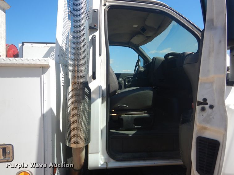 image for item GR9746 2005 Chevrolet C7500  service truck with crane