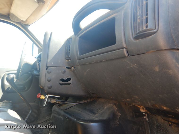 image for item GR9746 2005 Chevrolet C7500  service truck with crane