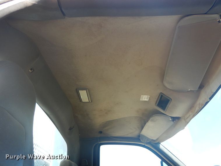 image for item GR9746 2005 Chevrolet C7500  service truck with crane