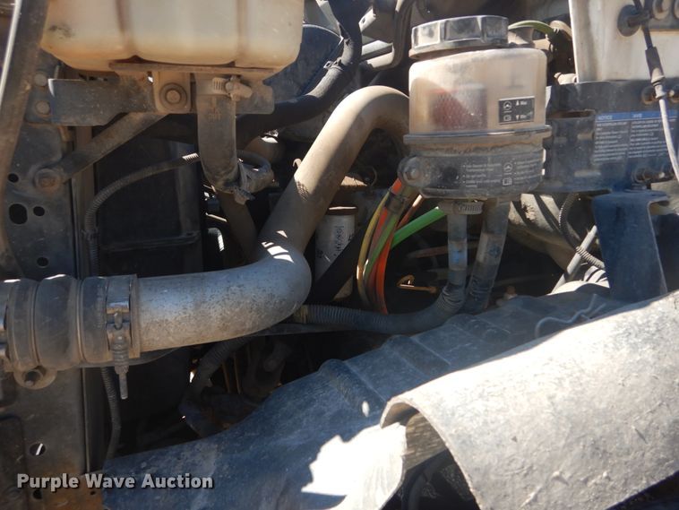 image for item GR9746 2005 Chevrolet C7500  service truck with crane