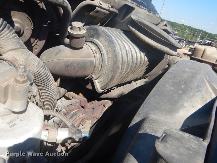 image for item GR9746 2005 Chevrolet C7500  service truck with crane