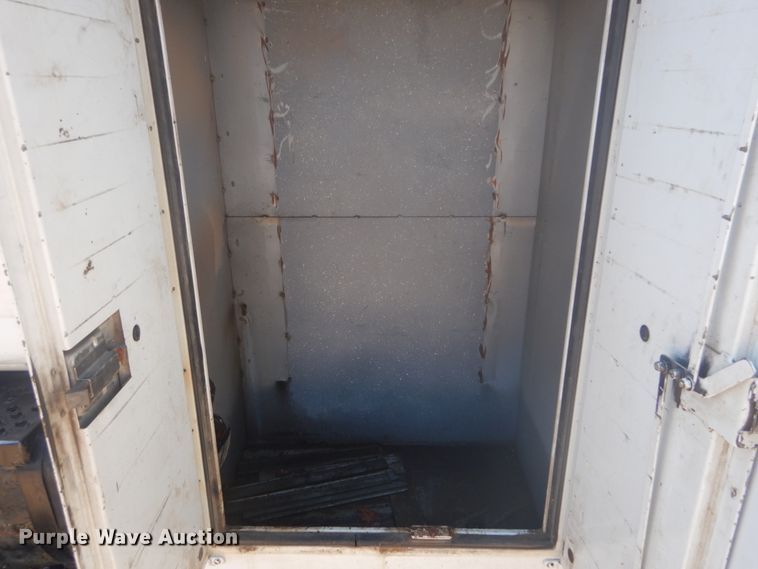 image for item GR9746 2005 Chevrolet C7500  service truck with crane