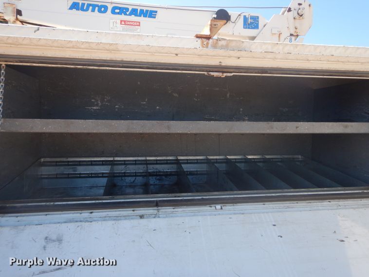 image for item GR9746 2005 Chevrolet C7500  service truck with crane