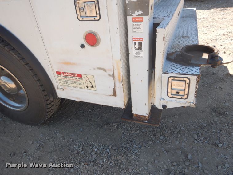 image for item GR9746 2005 Chevrolet C7500  service truck with crane