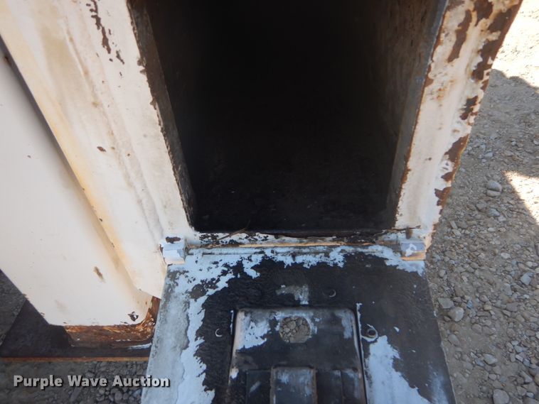 image for item GR9746 2005 Chevrolet C7500  service truck with crane