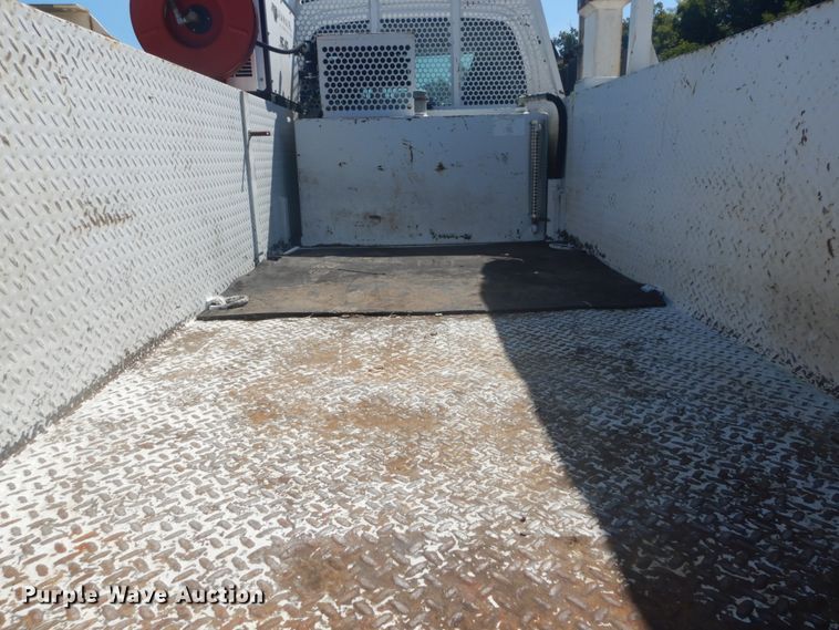 image for item GR9746 2005 Chevrolet C7500  service truck with crane