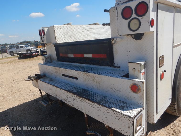 image for item GR9746 2005 Chevrolet C7500  service truck with crane