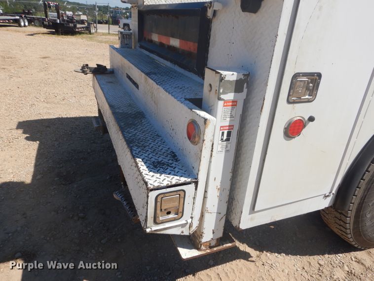 image for item GR9746 2005 Chevrolet C7500  service truck with crane