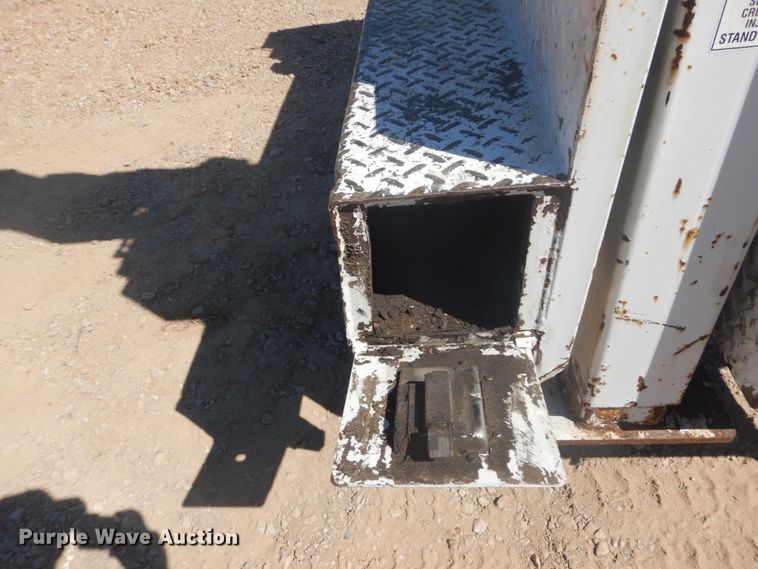 image for item GR9746 2005 Chevrolet C7500  service truck with crane