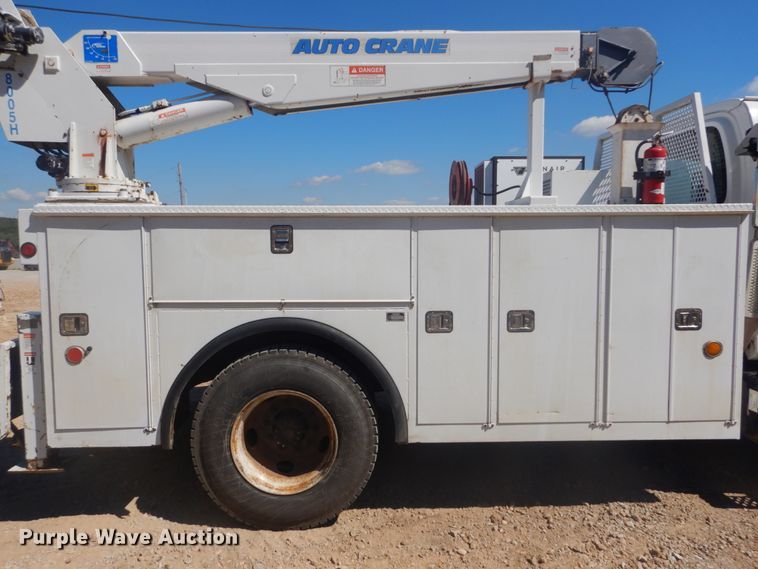 image for item GR9746 2005 Chevrolet C7500  service truck with crane